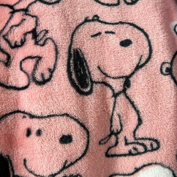 Pink Peanuts Snoopy Extra long plush throw blanket | Snoopy pattern plush throw - Picture 2 of 4